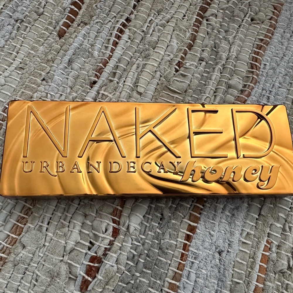 Brand new Urban Decay Naked Honey eyeshadow palette